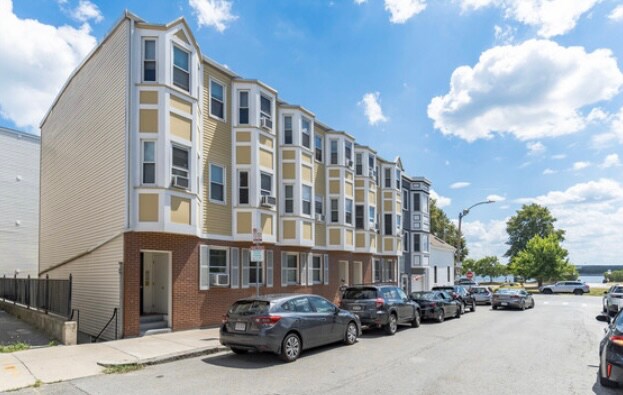 Primary Photo - 202 H St