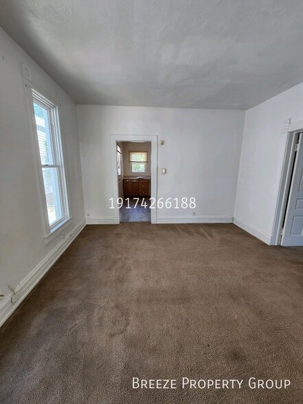 Building Photo - 323 Champion St