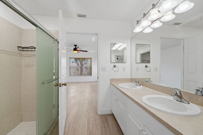 Building Photo - 1309 SW 29th St