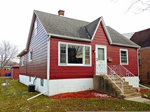 Building Photo - Beautiful  2 Bedroom House Available NOW in Burnham IL MUST SEE!!!