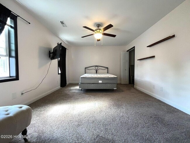 Building Photo - 203 S Pine St