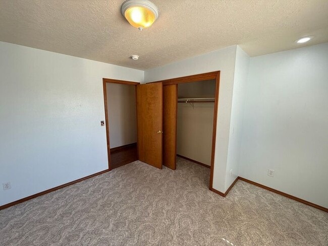 Building Photo - 460 SE Conifer Pl