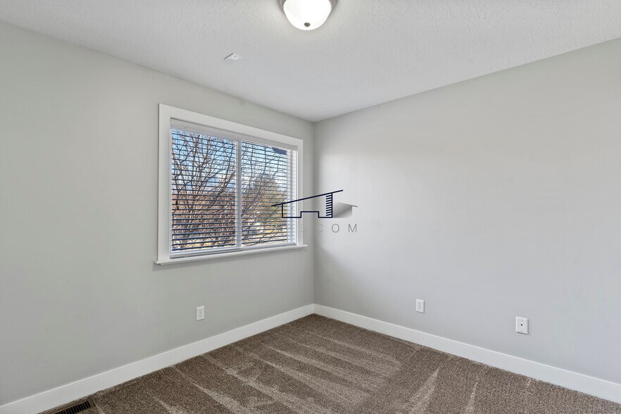 Building Photo - 2071 Madie Ln