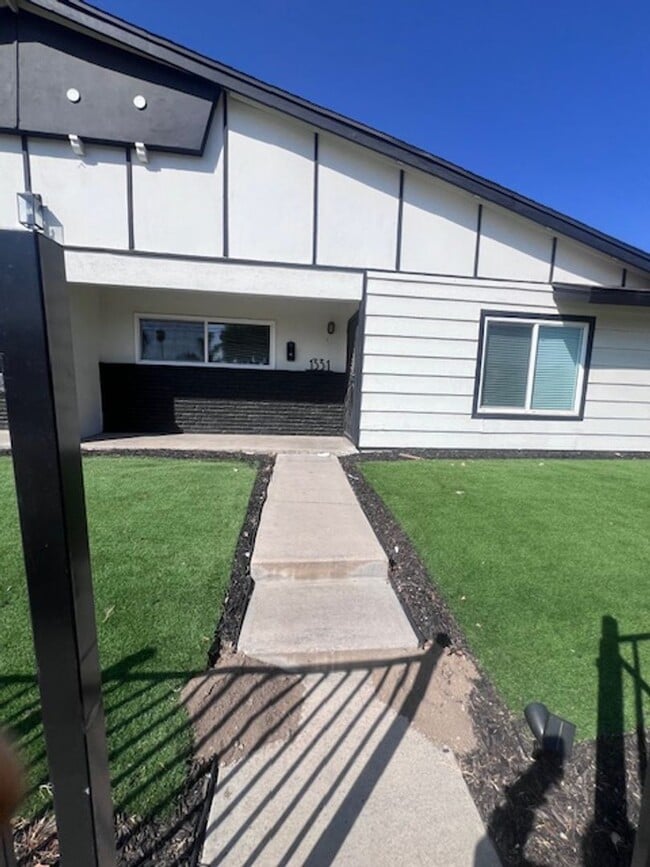 Building Photo - Spacious 1 Bed / 1 Bath Apartment in Colton!