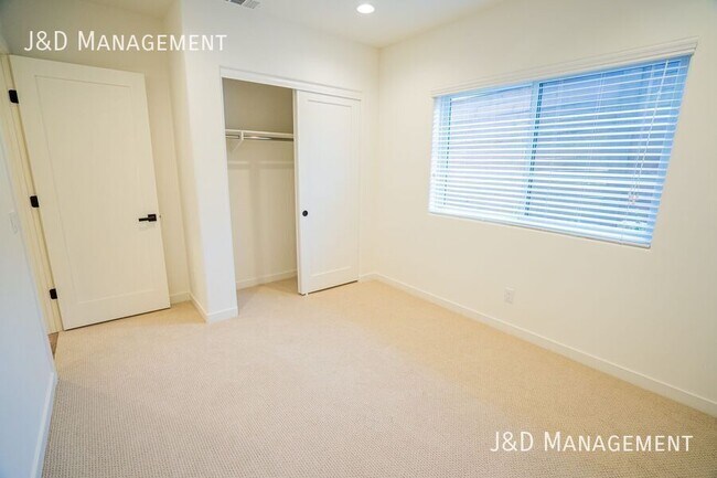 Building Photo - 1371 N Vulcan Ave