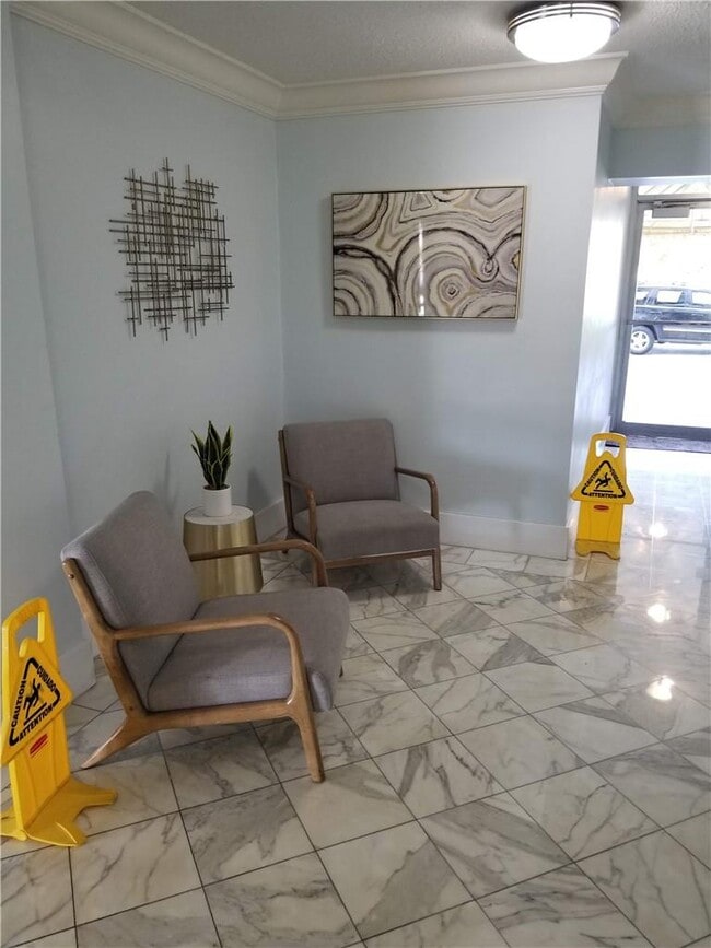 Building Photo - 2000 NE 135th St