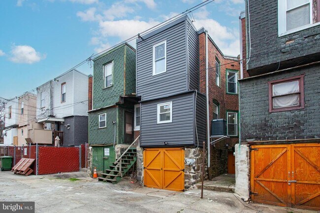 Building Photo - 5511 Willows Ave