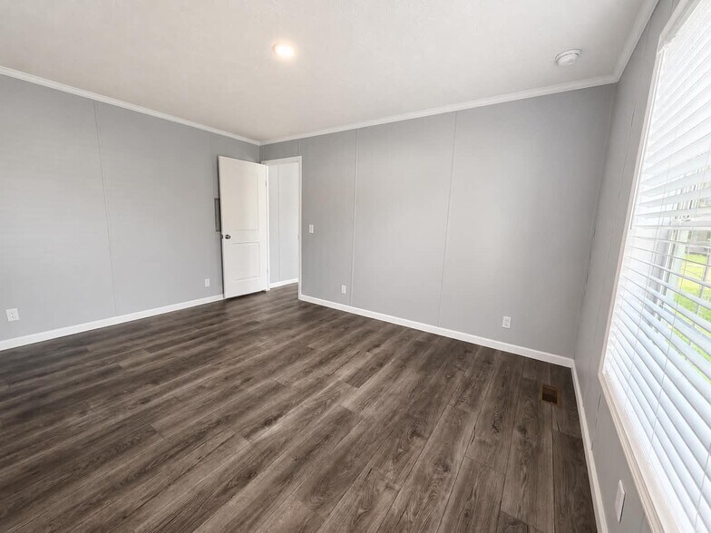 Building Photo - 3659 Pinoak St