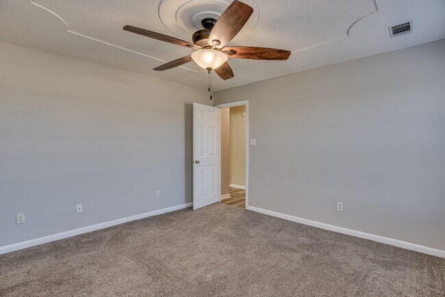 Building Photo - 4318 Sanderling Dr