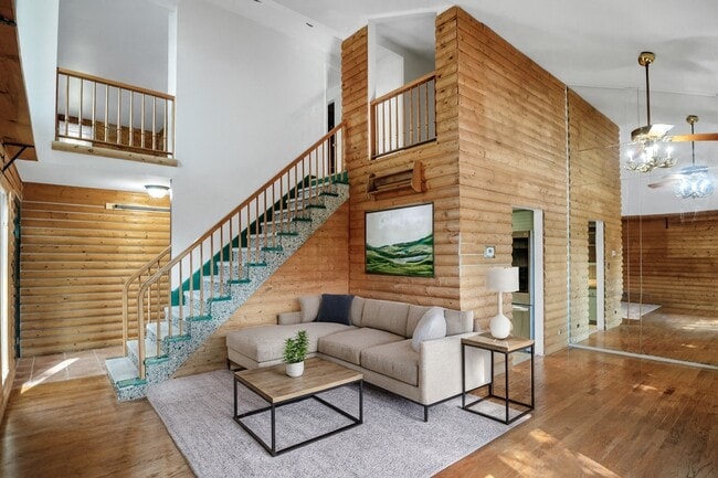 Building Photo - 1101 Sausalito Ct