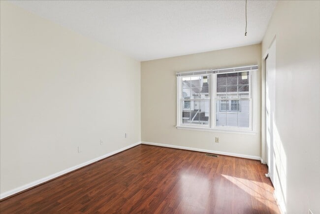 Building Photo - 27 F Tamarisk Quay