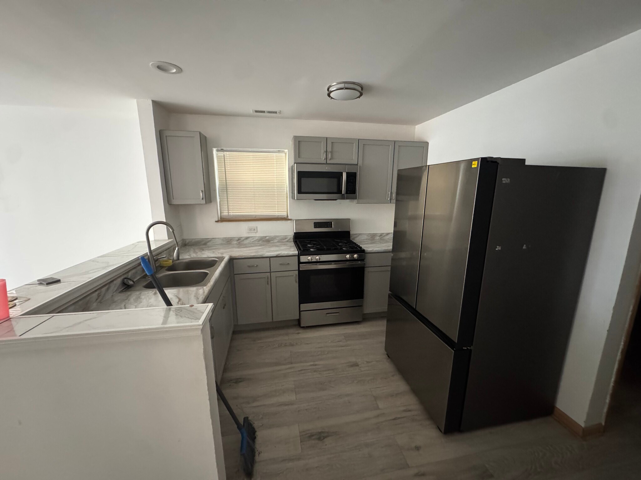 Building Photo - 7653 S Green St