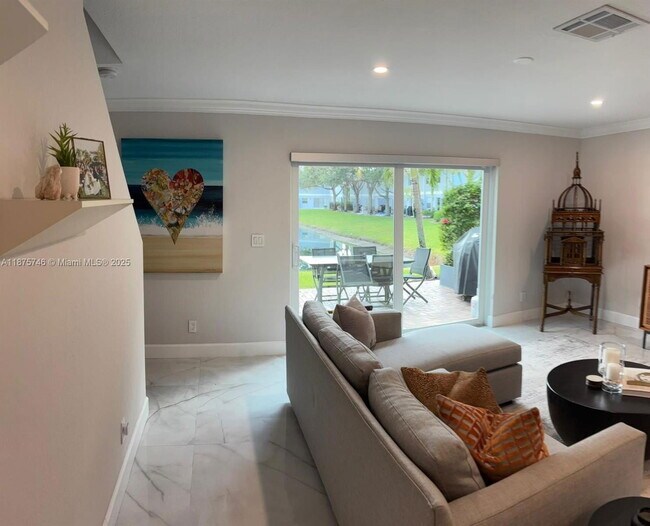 Building Photo - 16207 Sierra Palms Dr