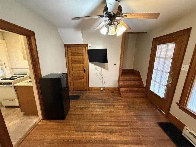 Building Photo - 10 Howard Pl