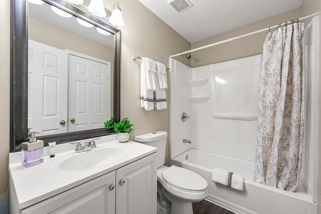 Building Photo - 987 Collier Rd NW