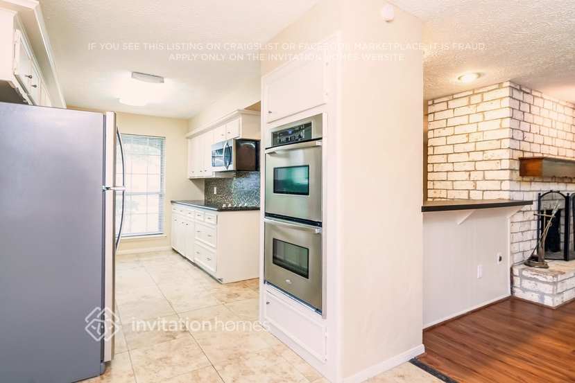 Building Photo - 10127 Sagerock Dr