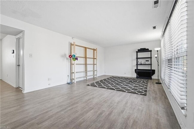 Building Photo - 912 Amherst Ln