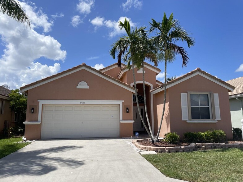 Primary Photo - 9514 Lago Dr