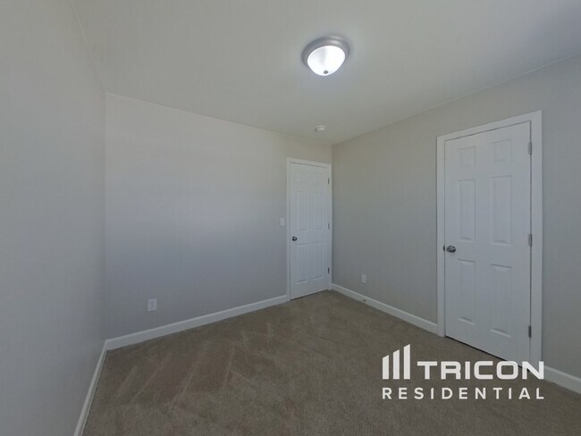 Building Photo - 1711 Southwind Dr
