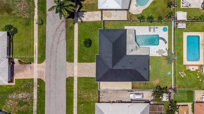 Building Photo - 669 NW 15th Ave