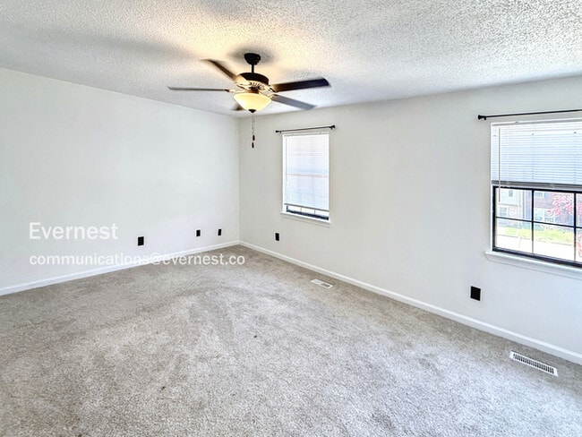 Building Photo - 2227 Cheshire Dr