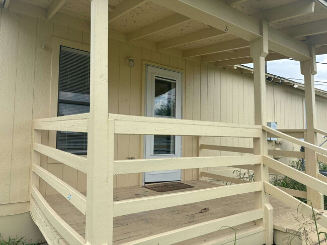 Building Photo - "Charming 3-Bed, 2-Bath Gem in Copperas Co...
