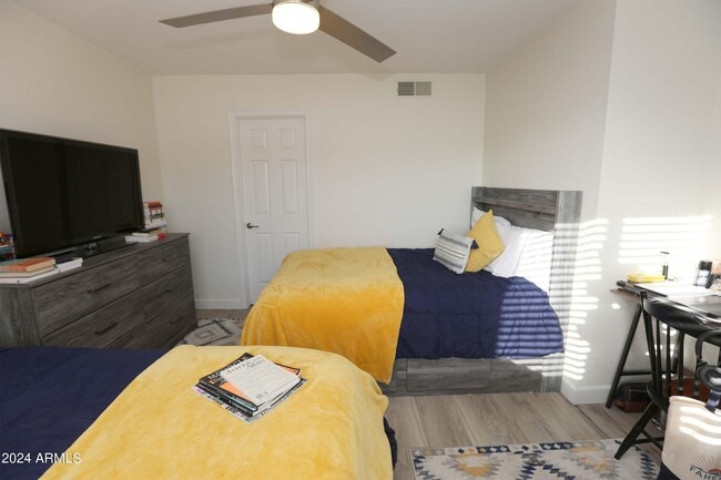 Building Photo - 11271 E Poinsettia Dr