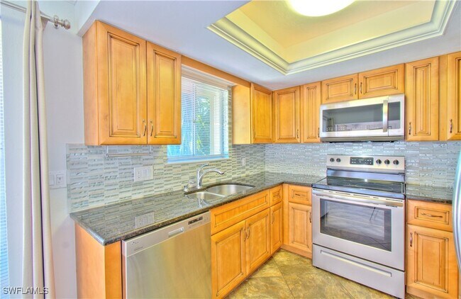 Building Photo - 787 Palm View Dr