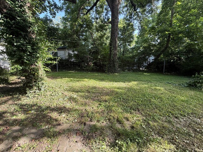 Building Photo - Charming 3 Bedroom 1 Bath Home AVAILABLE NOW!!