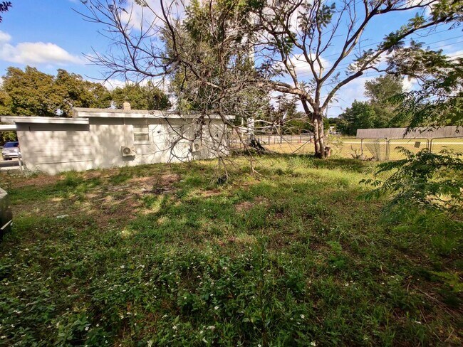 Building Photo - 5500 Balboa Dr