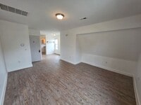 Building Photo - 613 W Knox Ave