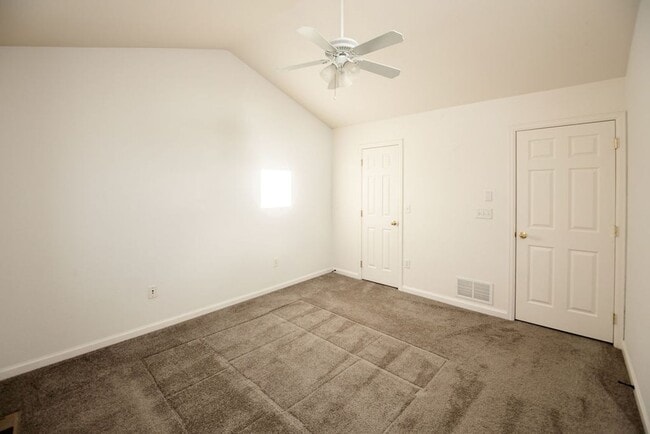Building Photo - 4040 Plum Creek Dr