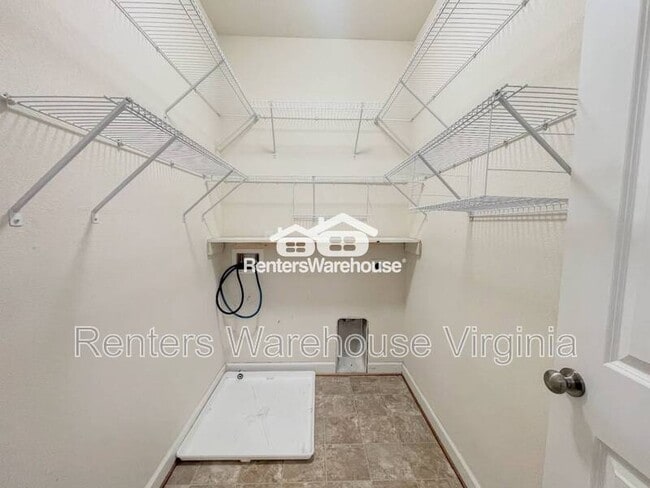 Building Photo - 1128 Winsford Ln