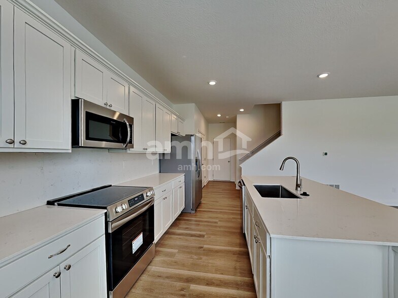 Building Photo - 9166 Henley Ave