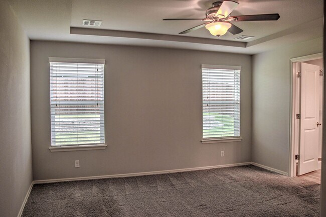 Building Photo - 4 bedroom, 3 car garage - Broken Arrow Schools
