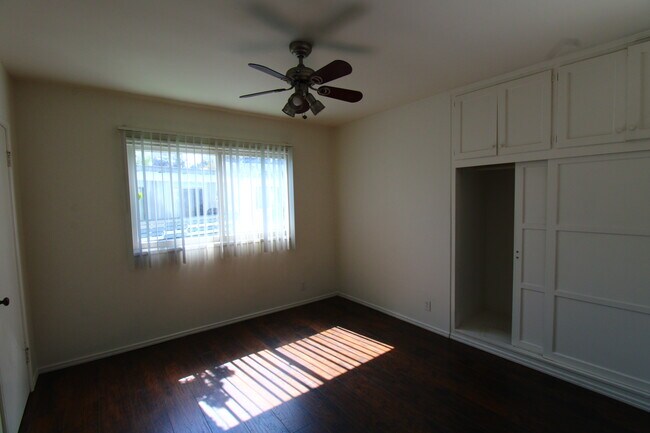 Building Photo - 11070 Strathmore Dr