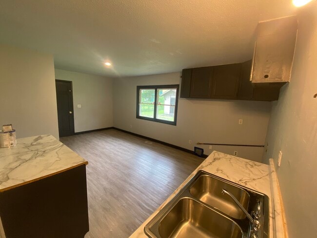 Building Photo - 908 Shasta Dr
