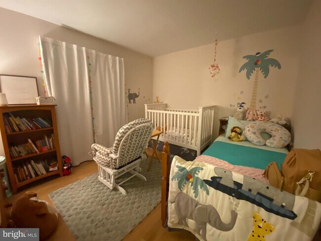 Building Photo - 240 Valley Stream Ln