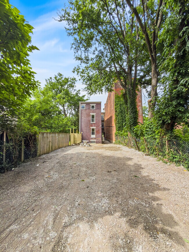 Building Photo - 427 Whiteman St