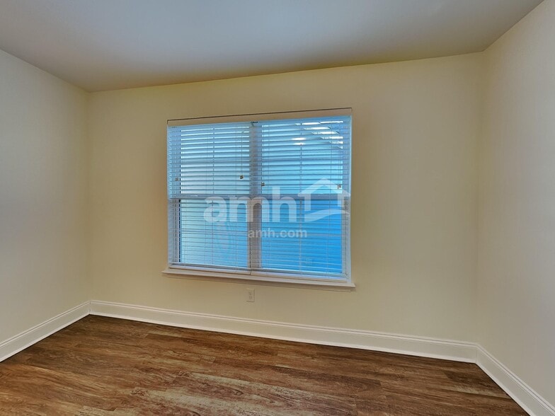 Building Photo - 5500 Central Grove Sq