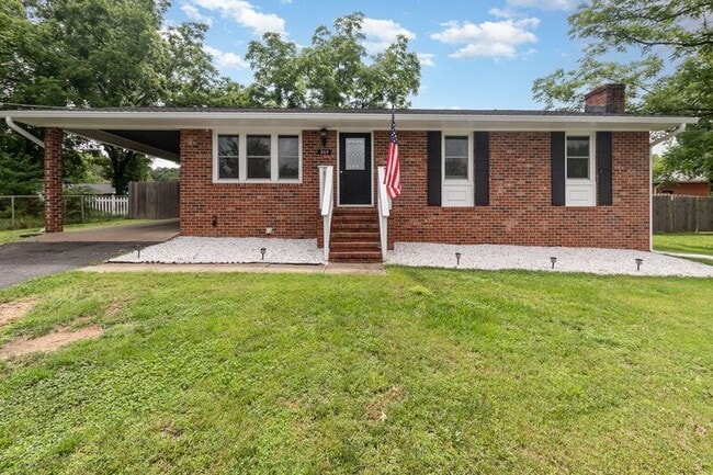Building Photo - 203 Pecan Ln