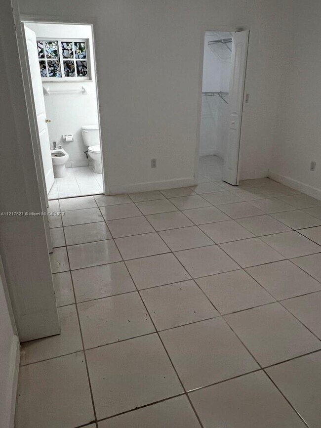 Building Photo - 13941 SW 13th St