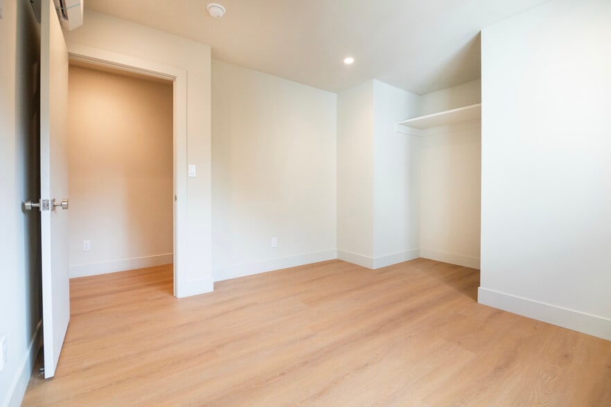 Building Photo - 4541 1/2 Melbourne Ave