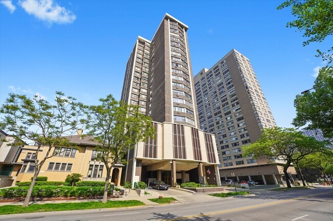 Primary Photo - 6325 N Sheridan Rd