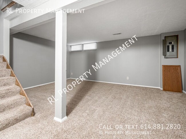 Building Photo - 3 Bedroom/2 Full Bathroom/2 Half bath Condo