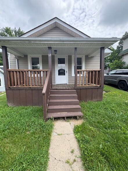 Front - 117 Clyde St