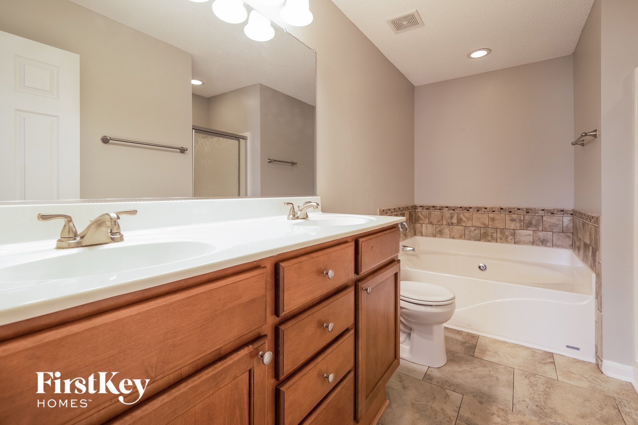 Building Photo - 109 Venice St