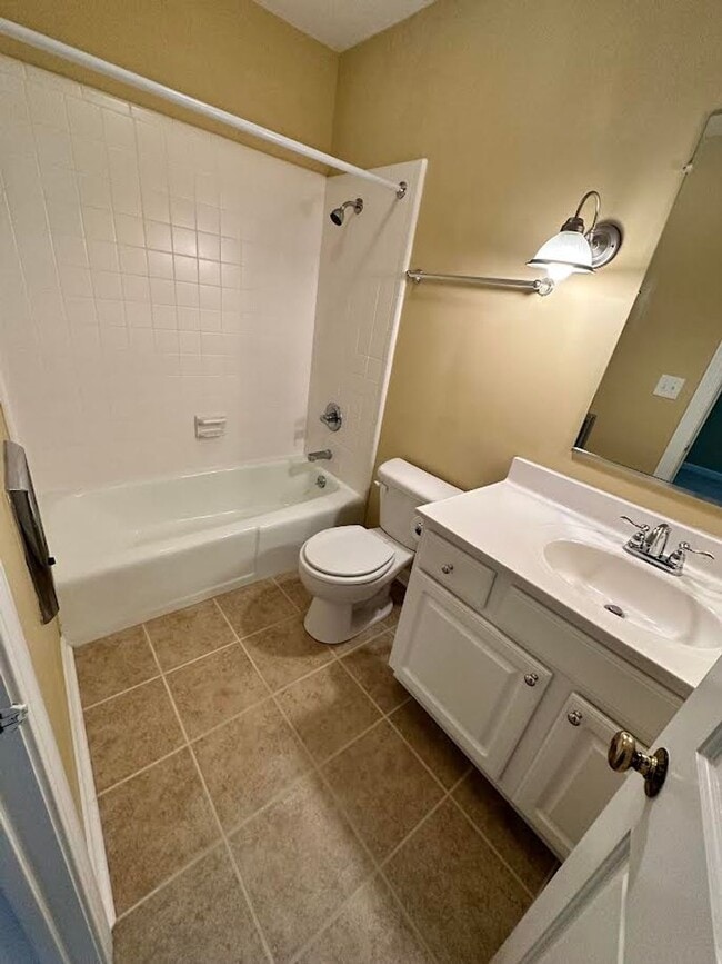 Building Photo - 305 Hanover Arms Ct