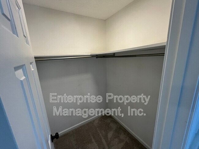 Building Photo - 1764 Chertsy Dr