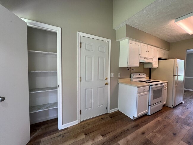 Building Photo - 3 bedroom 2 bath in Goshen Hills